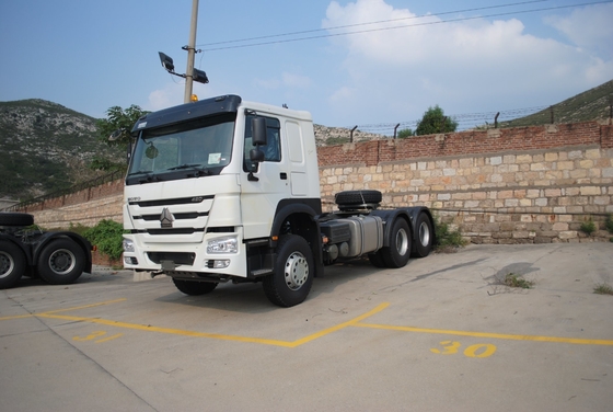 Sinotruk HOWO 6X4 camión tractor 371HP/420HP camiones chinos 5800 * 2300 * 1500mm en el mejor