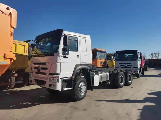 Camión de descarga con capacidad de carga de 21-30 t y camión tractor usado