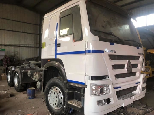 Camión de descarga con capacidad de carga de 21-30 t y camión tractor usado
