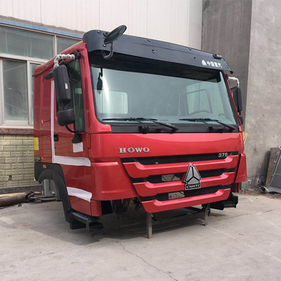 Cabina alta roja 2 camas Sinotruk Conducción de camión Tractor con fabricación