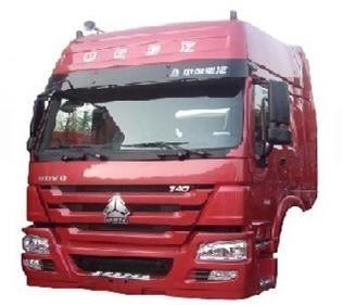 Cabina alta roja 2 camas Sinotruk Conducción de camión Tractor con fabricación