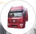Cabina alta roja 2 camas Sinotruk Conducción de camión Tractor con fabricación
