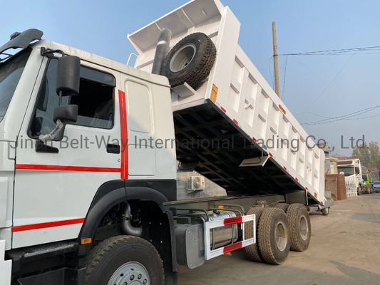 Capacidad del motor &gt; 8L Sinotruk HOWO Zz3257n3647A 371HP Euro II camión de descarga de descargas