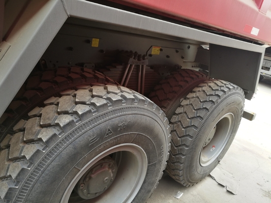 Capacidad de carga de 21-30 t 351-450 caballos de fuerza 20 metros cúbicos camión de descarga HOWO 6X4 camión de remate